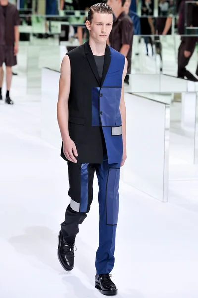 Look 30